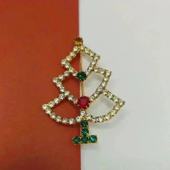Clear Rhinestone Outline Red Green Goldtone Christmas Tree Holiday Brooch EUC - Picture 1 of 4
